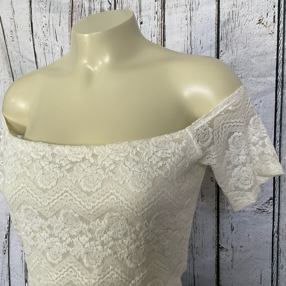 Solemio Lace Off the Shoulder Crop Top Sz Large Fully Lined Off White Ivory - Picture 2 of 3